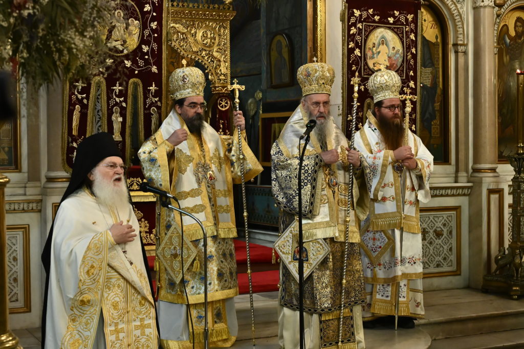 Πολυαρχιερατική Θεία Λειτουργία στον Ιερό Ναό Aγίων Κωνσταντίνου και Ελένης Ομονοίας (ΒΙΝΤΕΟ – ΦΩΤΟ)