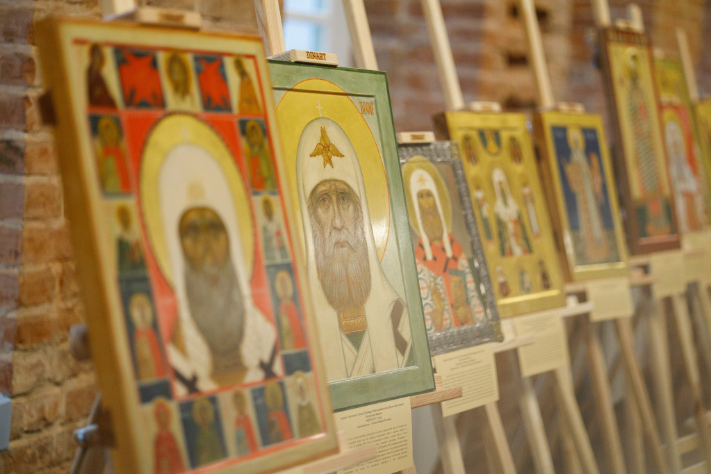 В Синодальной библиотеке открылась выставка «Святитель Тихон, Патриарх Московский и всея Руси, новомученики и исповедники Церкви Русской»