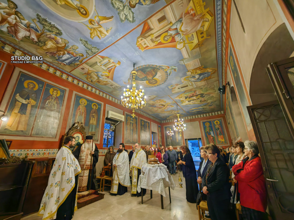 Ο Μητροπολίτης Αργολίδος στο Κοιμητήριο Ναυπλίου για την εορτή των Ταξιαρχών