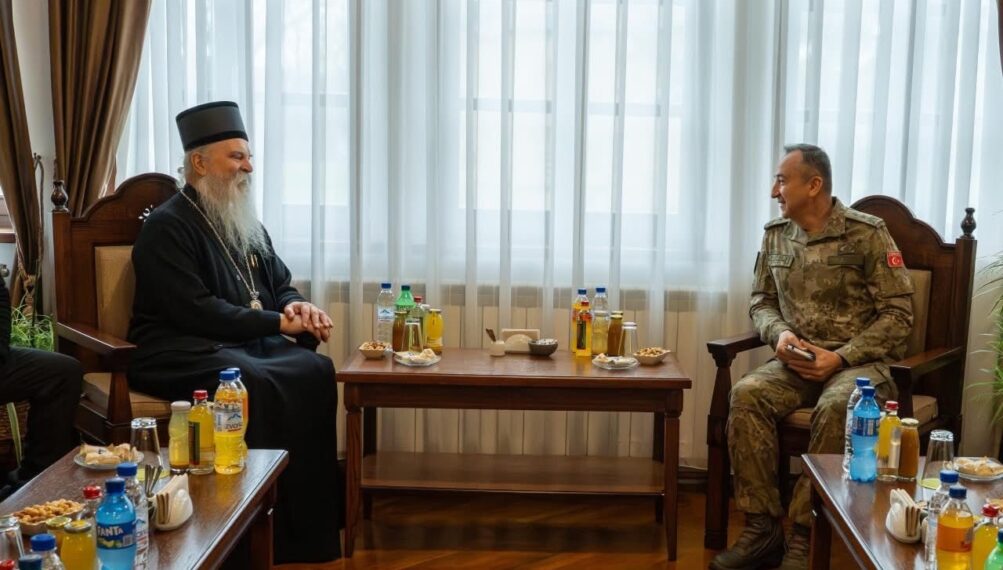 Ο Ράσκας και Πριζρένης Θεοδόσιος υποδέχθηκε στη Μονή Γκρατσάνιτσα με τον Διοικητή της KFOR