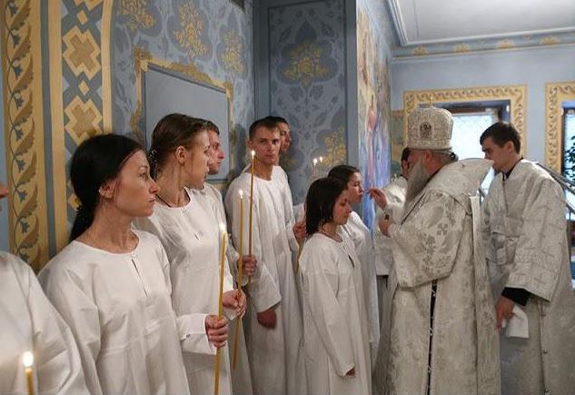 Το φαινόμενο της εκρηκτικής στροφής των Αμερικανών προς την Ορθοδοξία και οι προκλήσεις που αναδύονται: Ελλοχεύει κινδύνους;