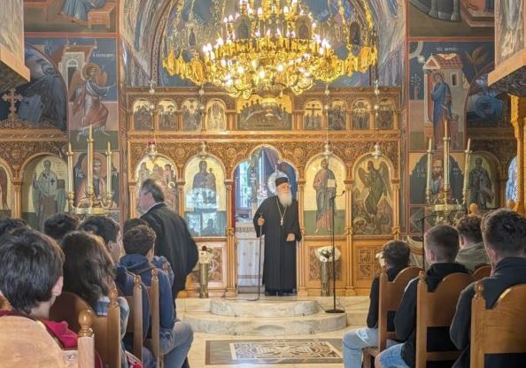 95 μαθητές της Β’ τάξης του Βαρβακείου Προτύπου Γυμνασίου επισκέφθηκαν το Διορθόδοξο Κέντρο της Εκκλησίας της Ελλάδος