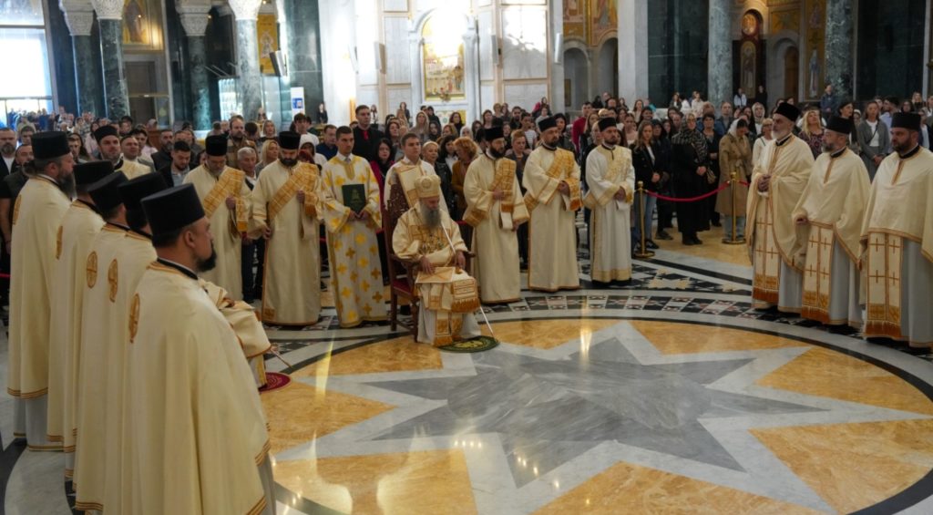Патријарх Порфирије богослужио у храму Светог Саве на Врачару