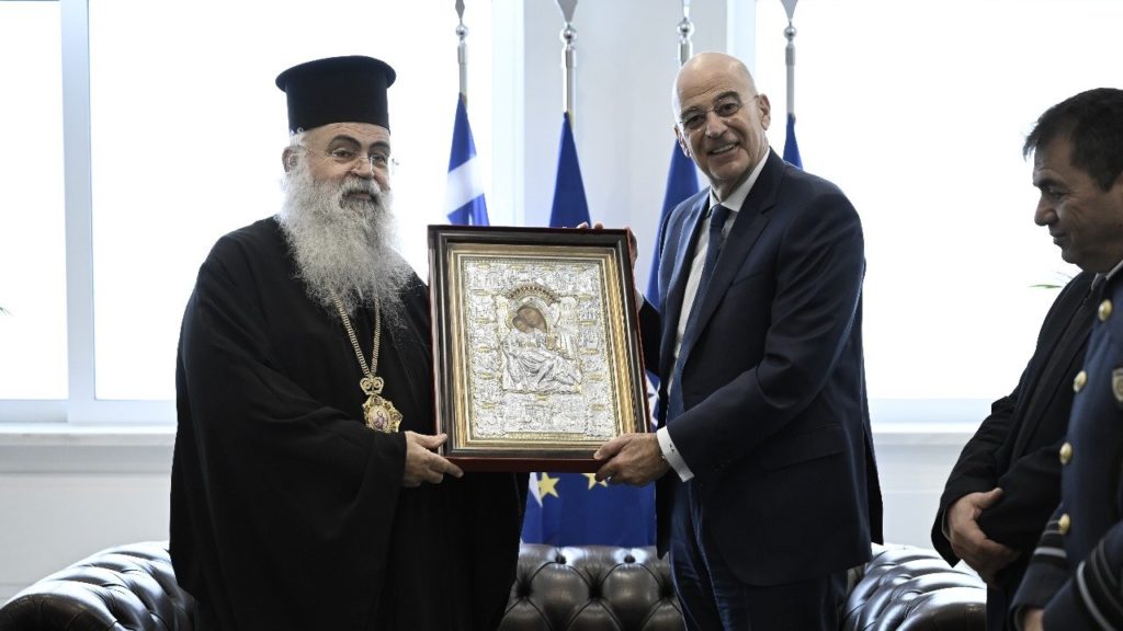 Ο Αρχιεπίσκοπος Κύπρου Γεώργιος επισκέφθηκε τον Νίκο Δένδια στο Πεντάγωνο