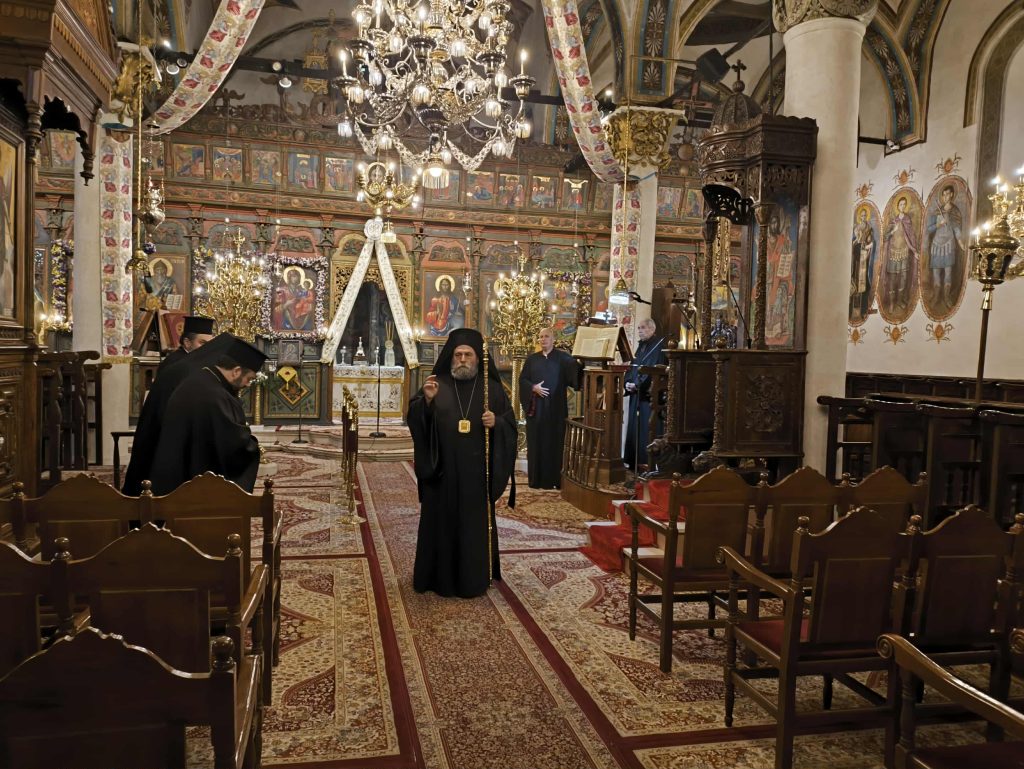 Διανομή τροφίμων και Θεία Λειτουργία στον Ι.Ν. Κοιμήσεως της Θεοτόκου Περιβλέπτου