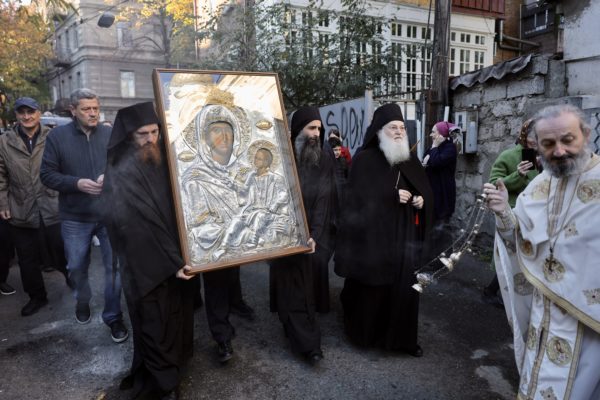 Η Εικόνα της Παναγίας της Εσφαγμένης από το Άγιο Όρος στο Μπλε Μοναστήρι στην Τιφλίδα (ΒΙΝΤΕΟ – ΦΩΤΟ)