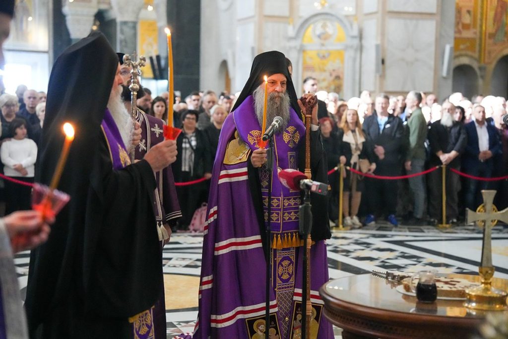Ο Πατριάρχης Σερβίας τέλεσε επιμνημόσυνη δέηση για τα θύματα του δυστυχήματος στο Νόβι Σαντ