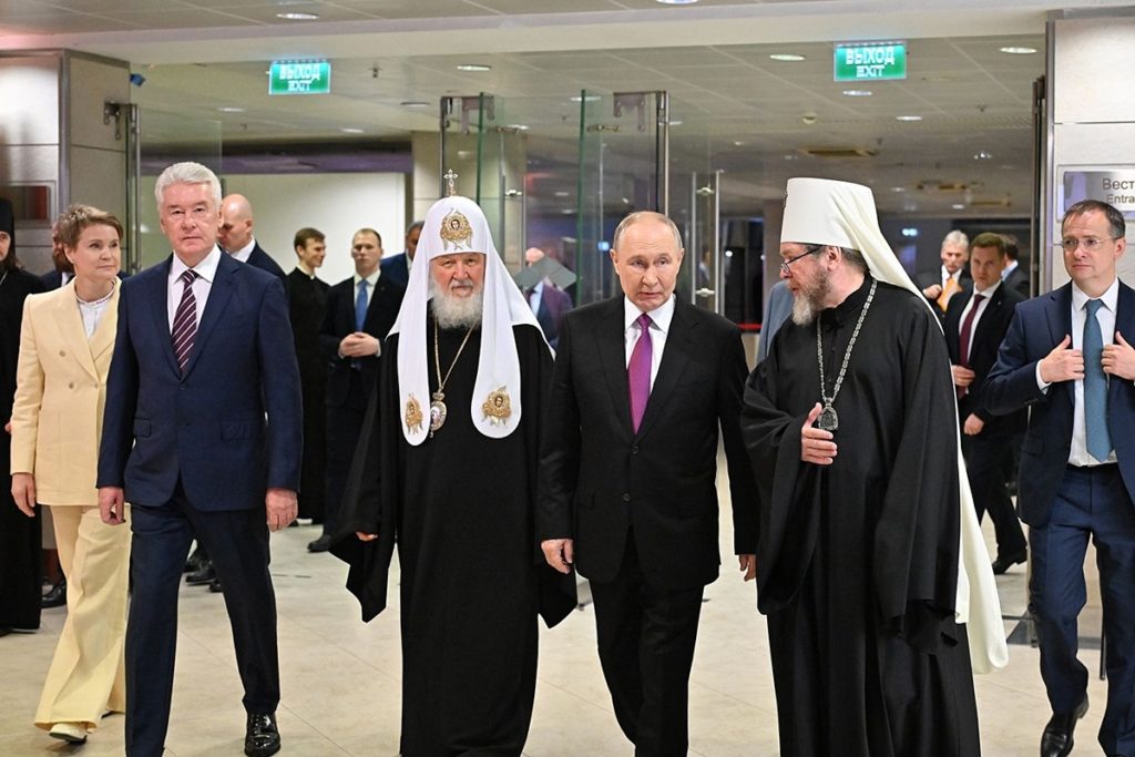 Президент России В.В. Путин и Святейший Патриарх Кирилл посетили выставку-форум «Православная Русь — к Дню народного единства»