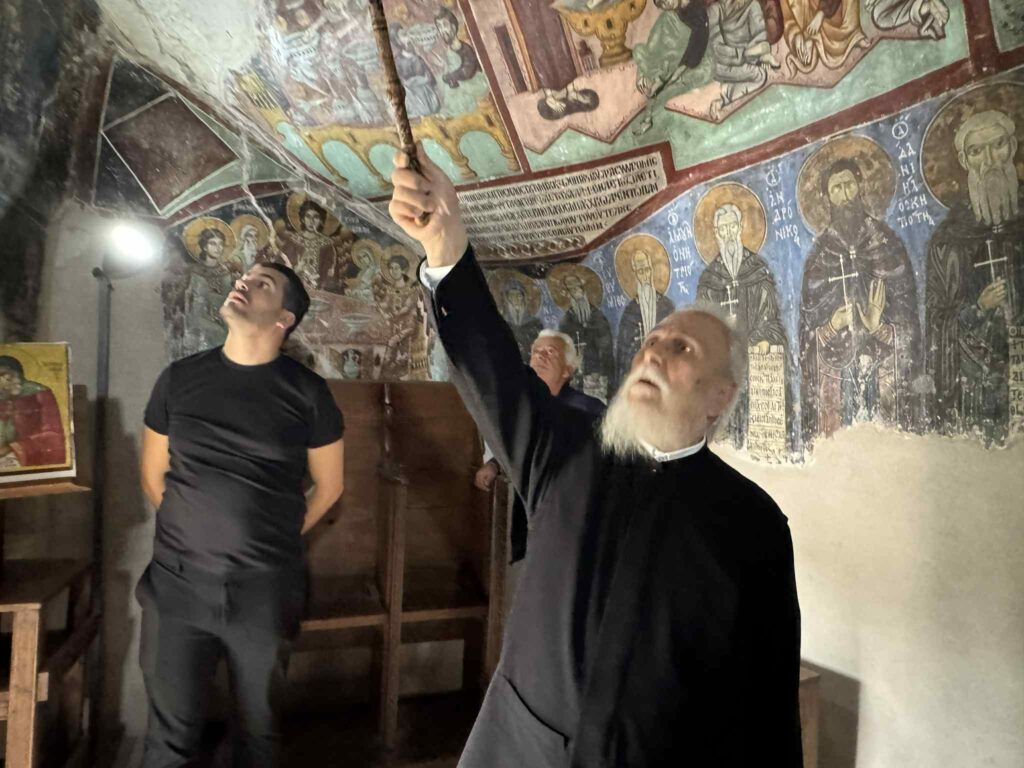 Αυτοψία ειδικών επιστημόνων στη Μονή Αγίου Νεοφύτου μετά τον σεισμό (ΦΩΤΟ)