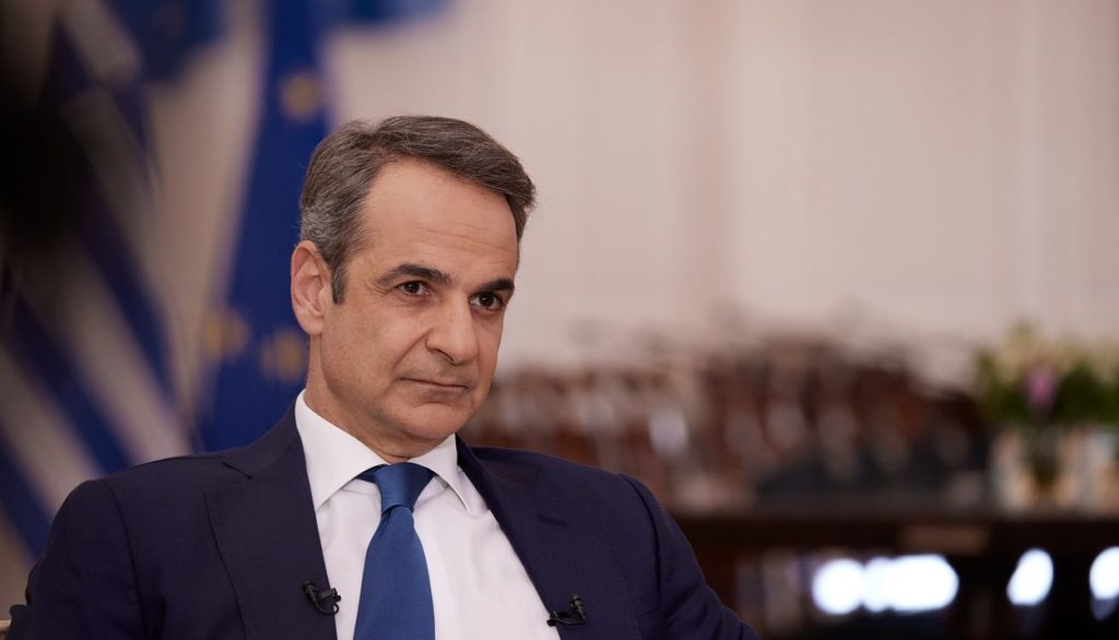 Κ. Μητσοτάκης: “Χρόνια πολλά στις γυναίκες και στους άντρες που υψώνουν τη γαλανόλευκη στους ουρανούς”