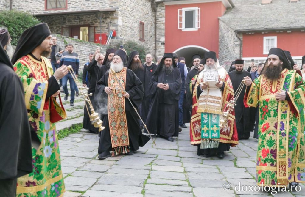 Πρώτος εορτασμός Ανακομιδής Ιερών Λειψάνων Οσίου Διονυσίου της Κολιτσού στην Ι.Μ.Μ. Βατοπαιδίου (ΒΙΝΤΕΟ)