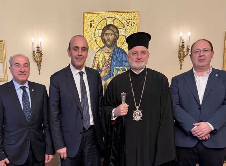 Ο Δήμαρχος Πάφου στον Αρχιεπίσκοπο Αμερικής