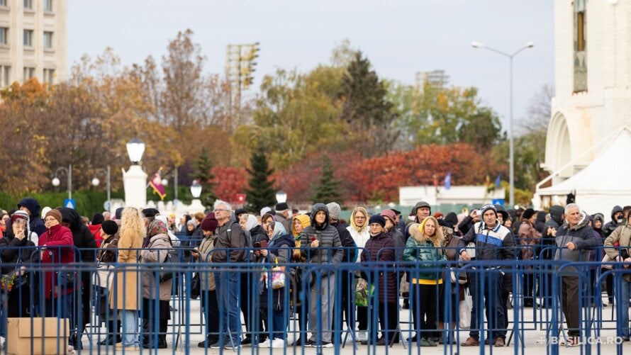 Βουκουρέστι: Πάνω από 290.000 προσκυνητές πέρασαν από τον Εθνικό Καθεδρικό σε διάστημα 10 ημερών