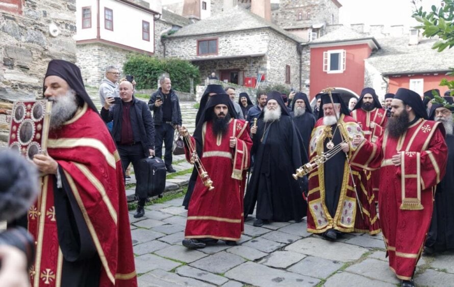 Υποδοχή του Επισκόπου Πλοεστίου στην Ι.M.M. Βατοπαιδίου (ΒΙΝΤΕΟ)