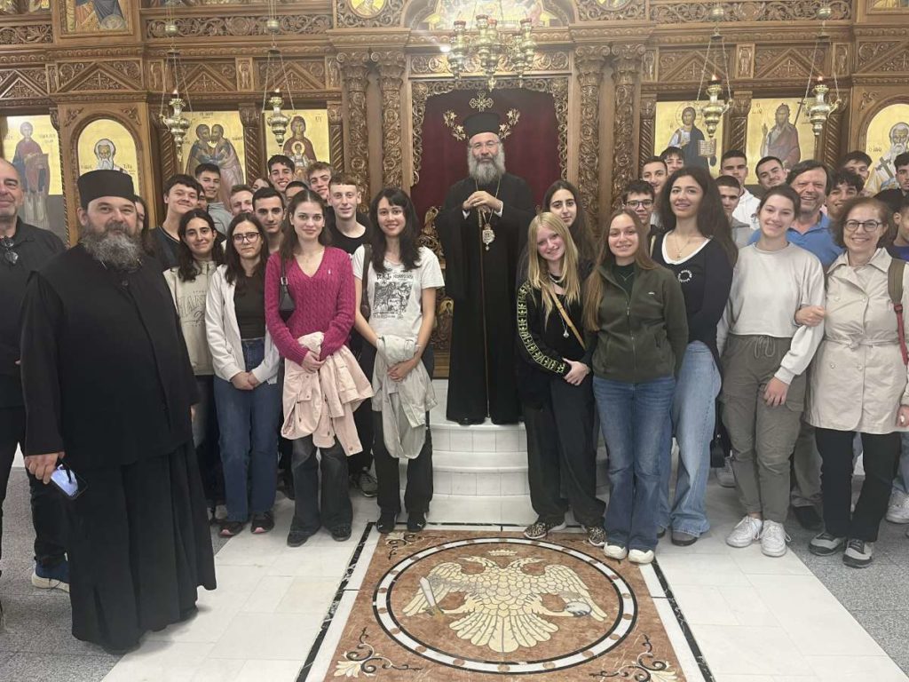 Καθηγητές και μαθητές της Ριζαρείου στη Μητρόπολη Ρεθύμνης
