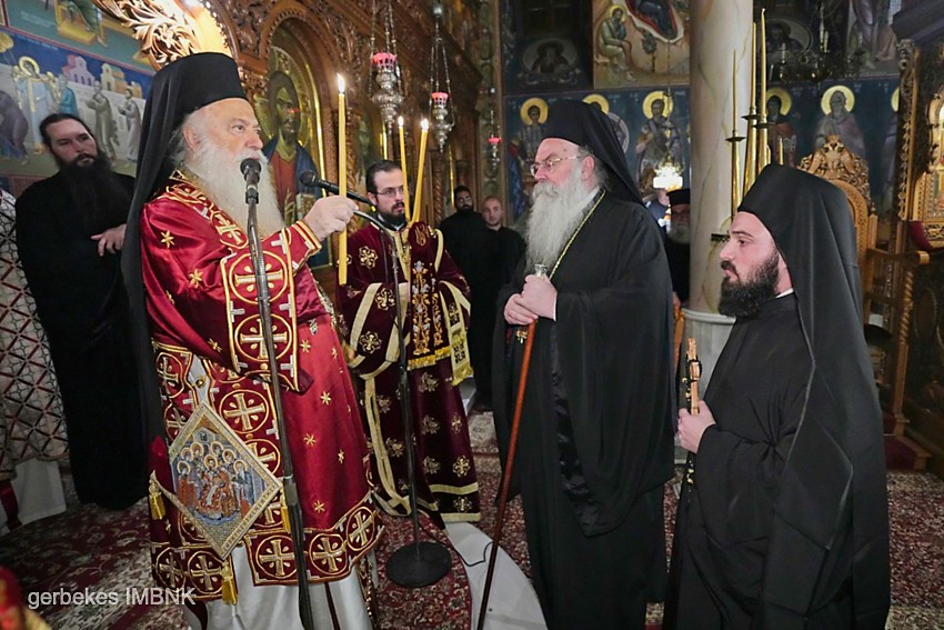 Αρχιερατική αγρυπνία και κουρά μοναχού στην Ιερά Μονή Παναγίας Δοβρά στη Βέροια