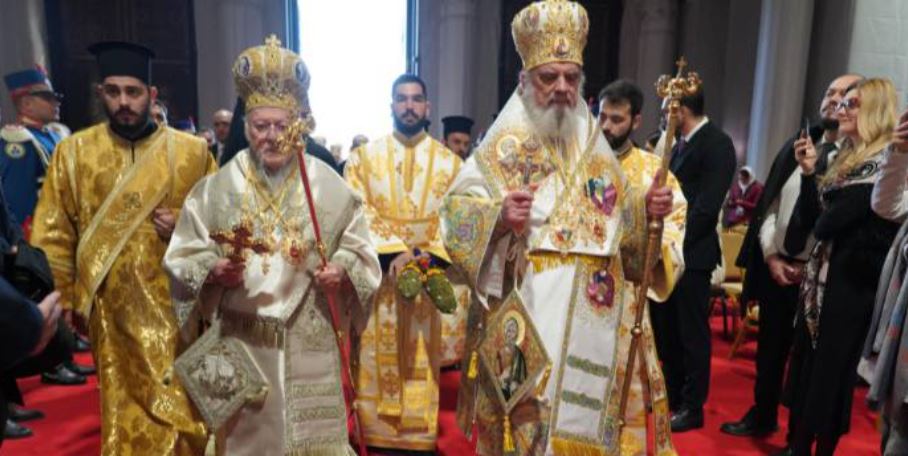 احتفال مهيب لتقديس الأيقونات المقدسة واللوحات الفسيفسائية في الكاتدرائية الوطنية في بوخارست
