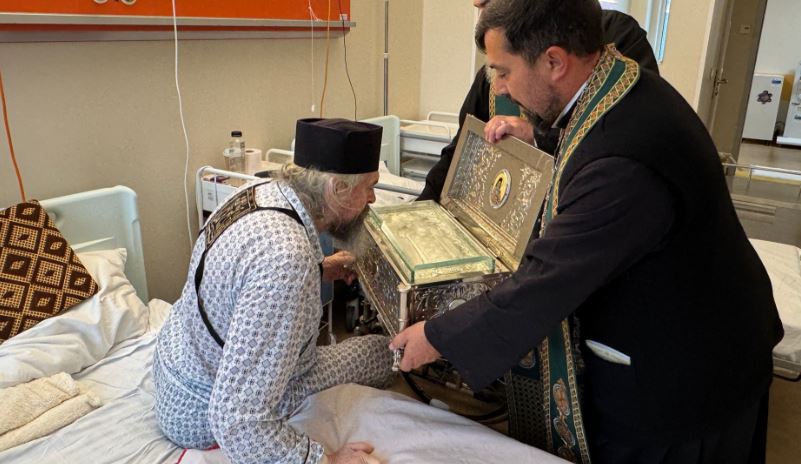 Moaștele Sfântului Nectarie au fost duse în pelerinaj la Spitalul Mioveni