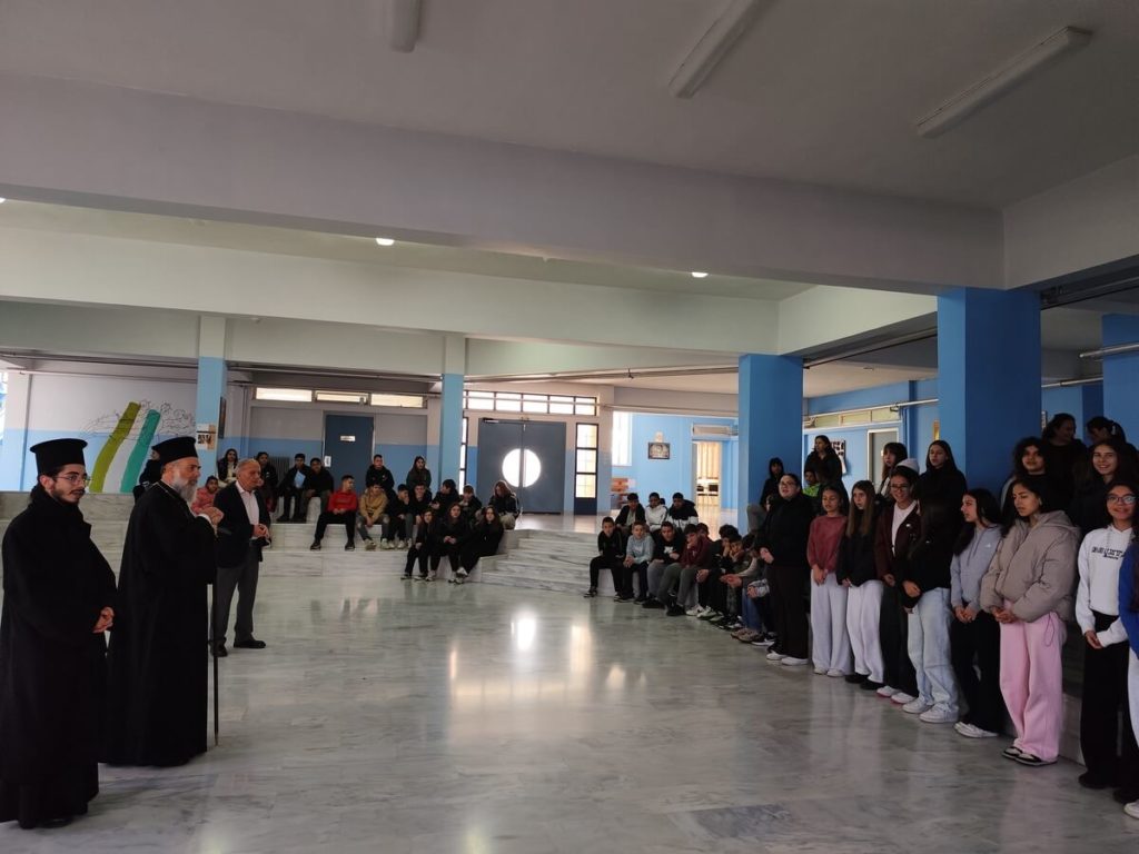 Θεσσαλιώτιδος Τιμόθεος στο 7ο και Μουσικό Σχολείο Καρδίτσας: Τα Χριστούγεννα ως φως και δώρο Θεού