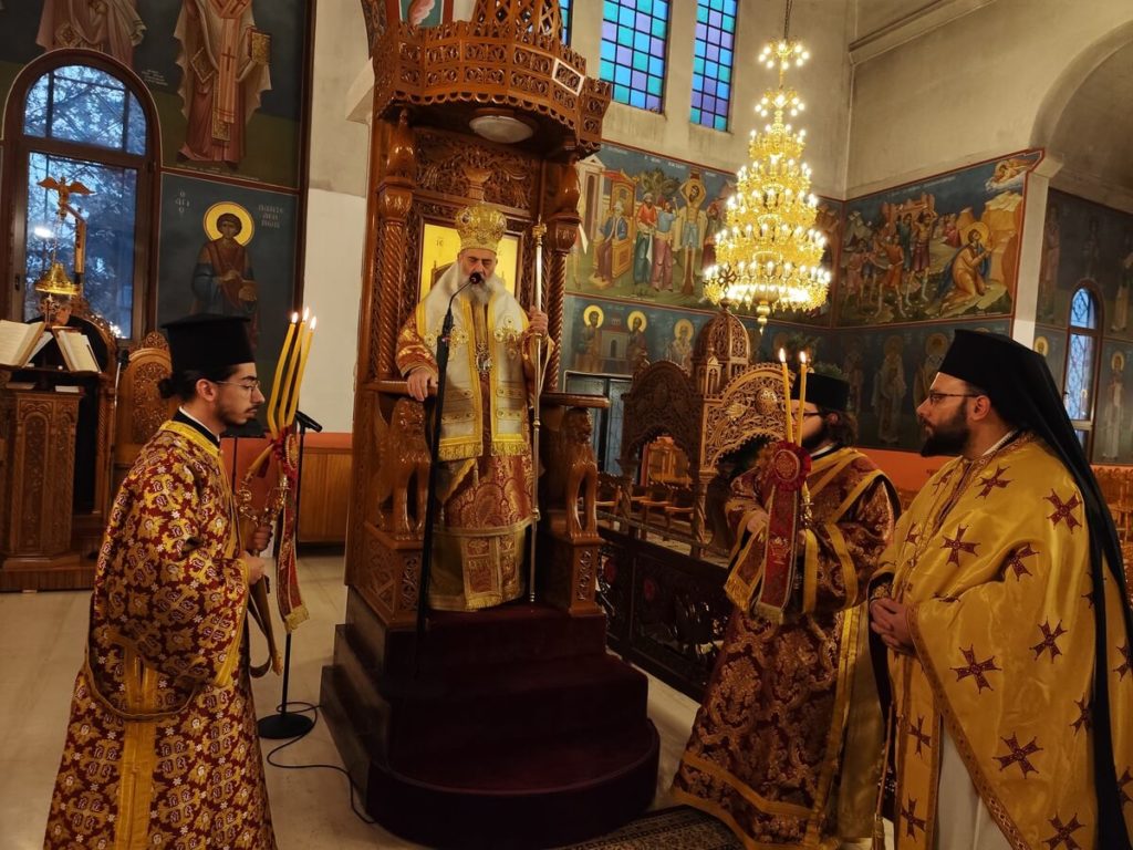 Θεία Λειτουργία με τη συμμετοχή μαθητών στον Ι.Ν. Αγίου Νικολάου Καρδίτσης