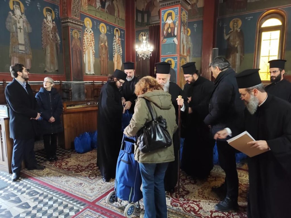 Η Εκκλησία δίπλα στον άνθρωπο: διανομή δεμάτων «αγάπης» ενόψει Χριστουγέννων
