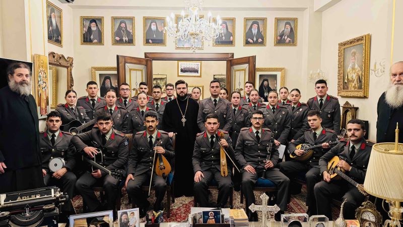 Τα κάλαντα των Χριστουγέννων από σπουδαστές της Σ.Μ.Υ. στο Επισκοπείο της Μητροπόλεως Τρίκκης