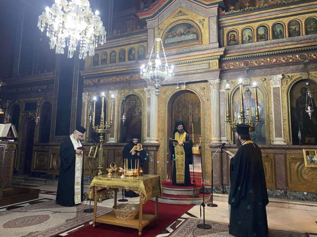 Ιερό Ευχέλαιο στον Ι.Μ. Ναό Αγίων Κωνσταντίνου και Ελένης ενόψει της εορτής των Χριστουγέννων