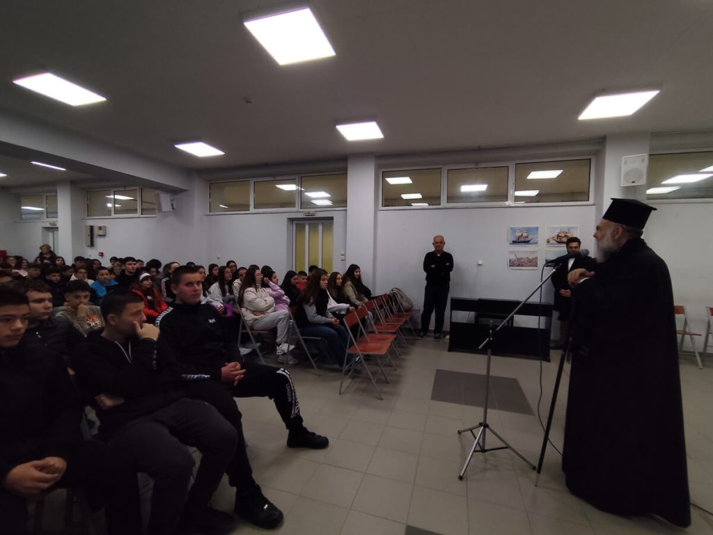 Πνευματικά μηνύματα κατά την επίσκεψη του Μητροπολίτη Θεσσαλιώτιδος σε σχολεία της Καρδίτσας