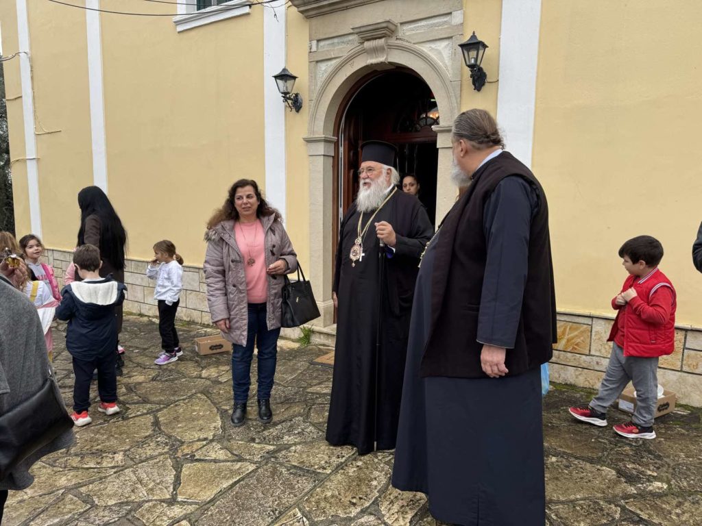 Ο Κερκύρας Νεκτάριος κοντά στα παιδιά