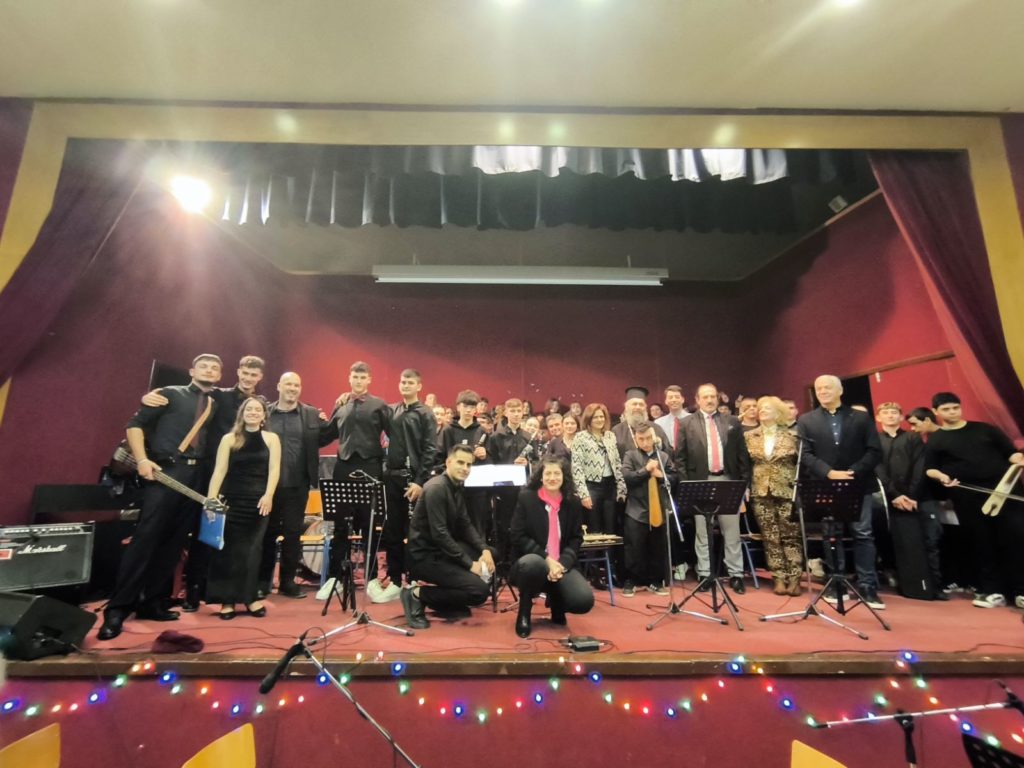 Μελωδίες Χριστουγέννων από το Μουσικό Σχολείο Αμυνταίου, παρουσία του Μητροπολίτου Ειρηναίου