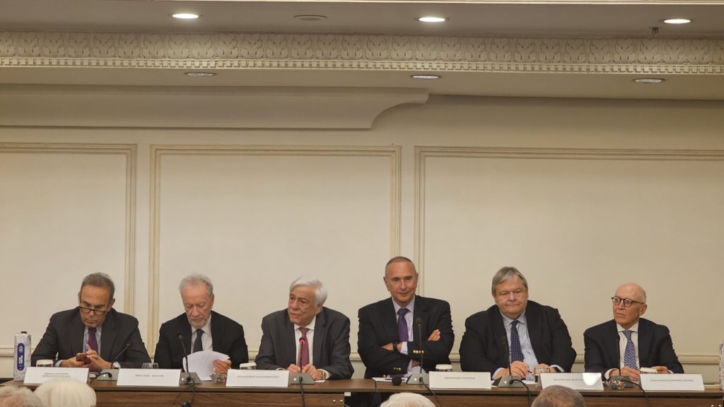 Ο Προκόπης Παυλόπουλος για το «μετέωρο βήμα» στη χρήση της Τεχνητής Νοημοσύνης