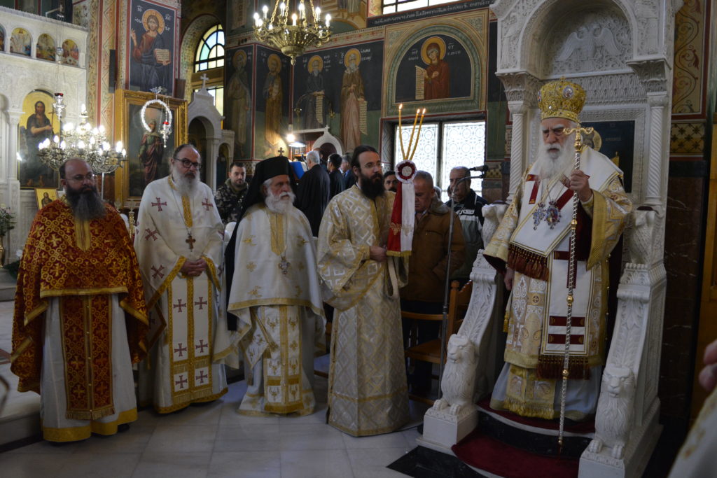 Ο Μητροπολίτης Νέας Σμύρνης στον πανηγυρίζοντα Ιερό Ναό Αγίας Βαρβάρας Παλαιού Φαλήρου