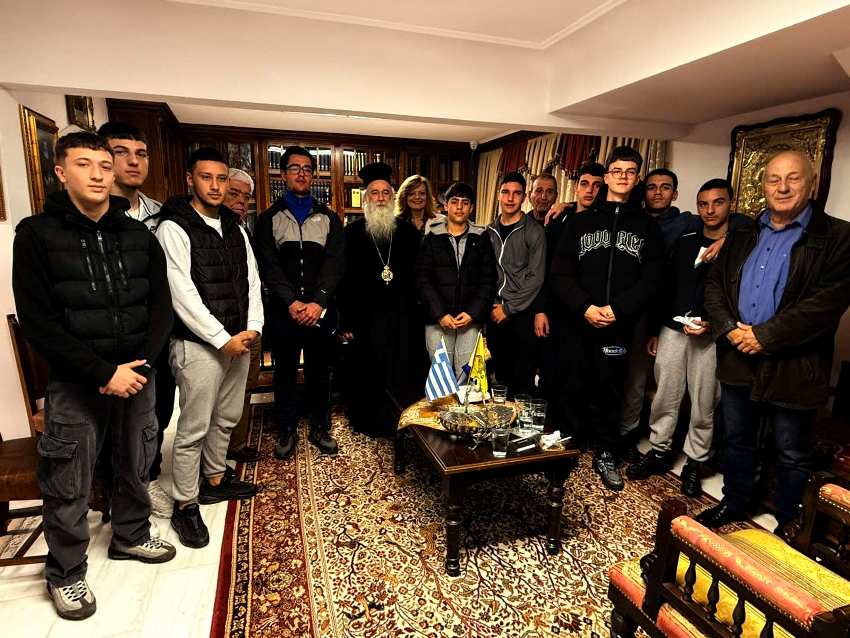Μαθητές του 2ου Λυκείου Κορίνθου επισκέφθηκαν τον Μητροπολίτη Παύλο στα Γραφεία της Μητρόπολης