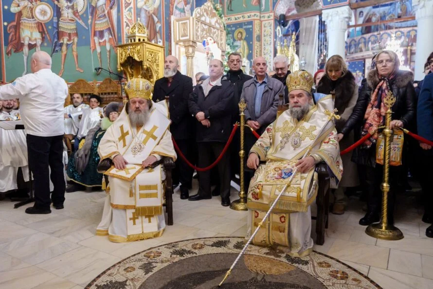 Σερρών Θεολόγος από το Βουκουρέστι: Τα σύνορα ή γλώσσα μπορεί να χωρίζουν του λαούς, αλλά η πίστη στον Χριστό μας ενώνει