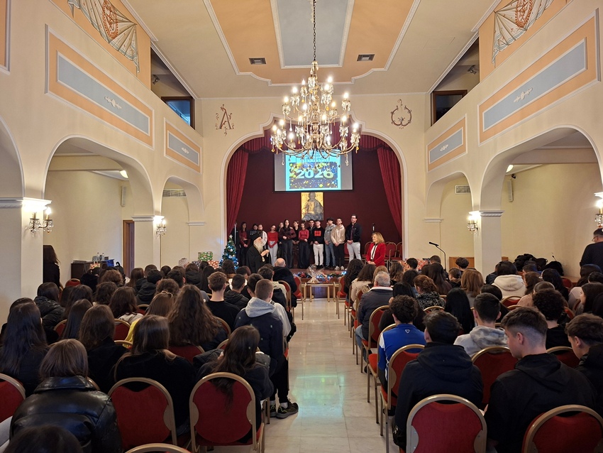 Χριστουγεννιάτικη εκδήλωση του 2ου Λυκείου Κορίνθου στην Κροκίδειο Αίθουσα