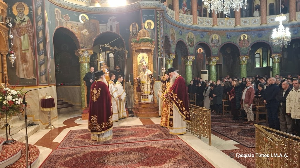 Με πλήθος πιστών εορτάστηκαν τα Χριστούγεννα στη Μητρόπολη Αιτωλίας