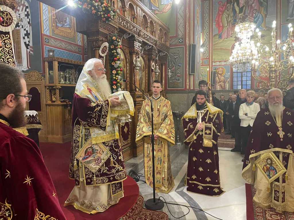 Δημητριάδος Ιγνάτιος: «Ας γίνει ο Χριστός το δικό μας φωτεινό ορόσημο» – Χριστούγεννα στην Ιερά Μητρόπολη Δημητριάδος