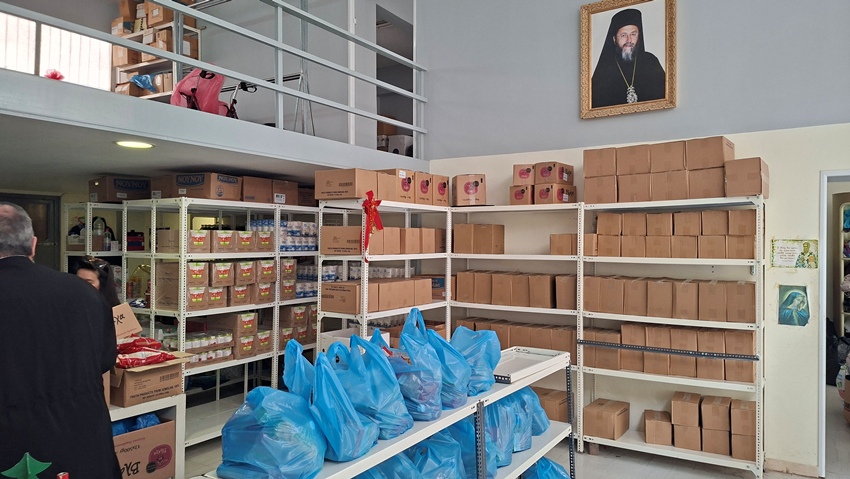 Προσφορά τροφίμων για τις εορτές του Αγίου Δωδεκαημέρου από τη «ΘΕΟΠΡΟΣΦΟΡΑ»