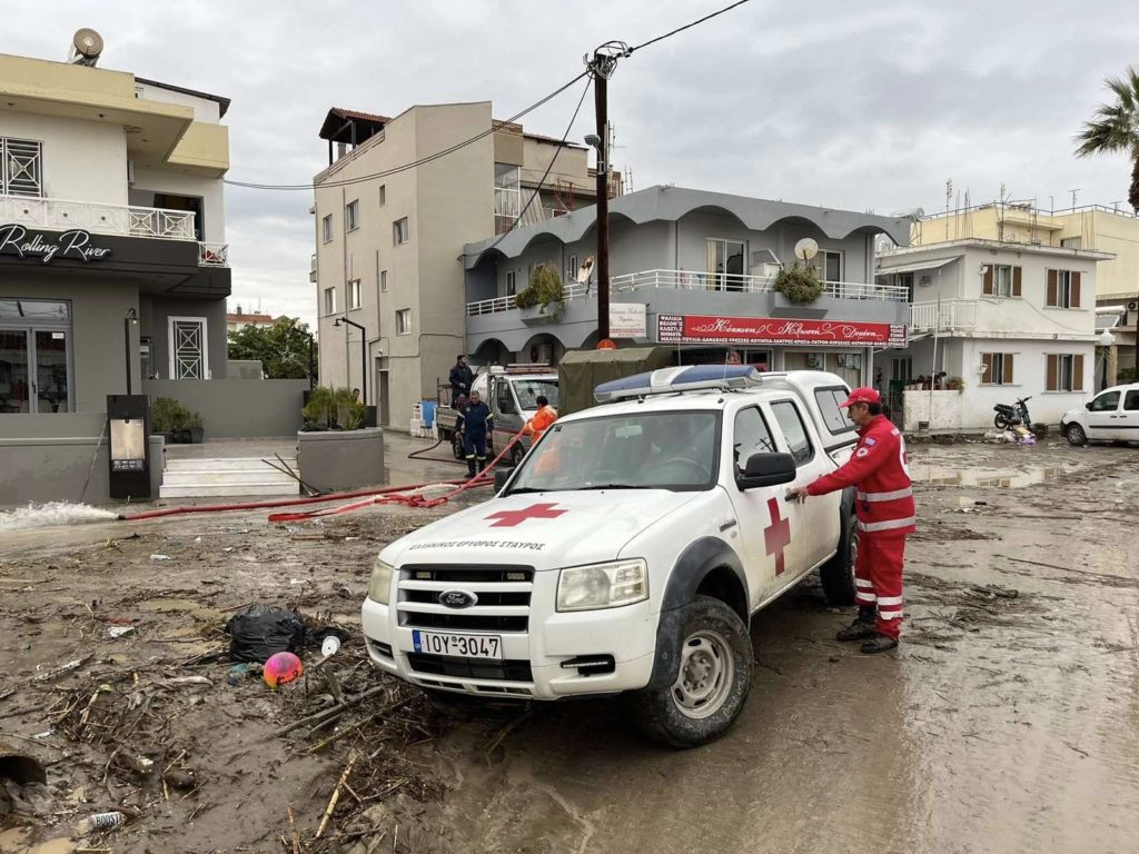Ελληνικός Ερυθρός Σταυρός: 10 βασικές συμβουλές για προστασία κατά τη διάρκεια πλημμυρικών φαινομένων