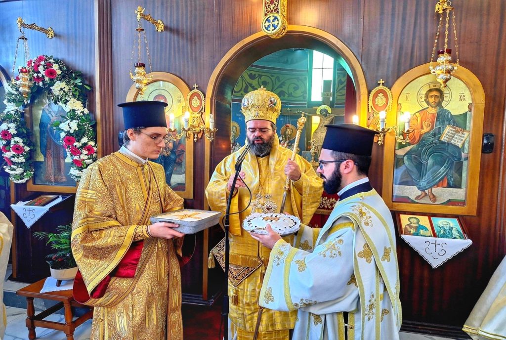 Ο Μητροπολίτης Μαρωνείας στον εορτάζοντα Ιερό Ναό Αγίου Σπυρίδωνος Μωσαϊκού