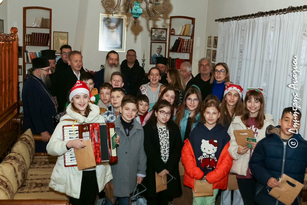 Πλημμύρισε παιδικές Χριστουγεννιάτικες μελωδίες το Ιερό Επισκοπείο Σπερχειάδος