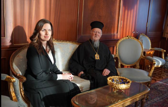 الكلي القداسة يستقبل معالي وزيرة السياحة اليونانية