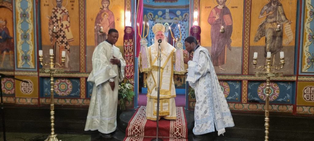 Στον Μητροπολιτικό Ναό Αγίου Νικολάου της Ελληνικής Κοινότητας Κινσάσας ιερούργησε ο Μητροπολίτης Θεοδόσιος