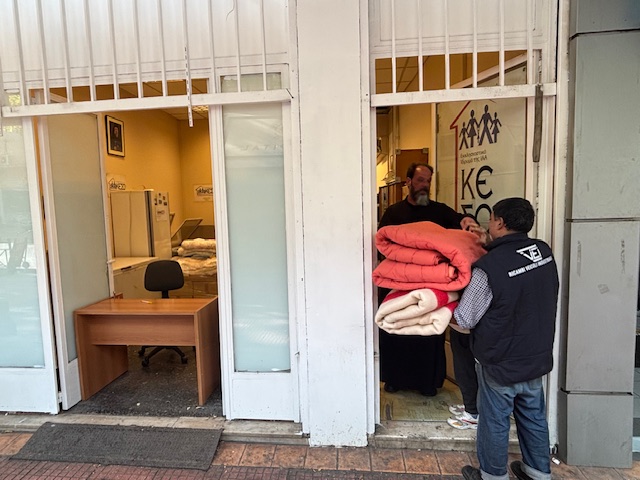 Διάθεση παπλωμάτων και κουβερτών σε οικογένειες και φυλακές από το ΚΕΣΟ