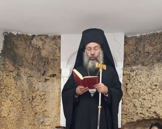 Αρχιερατικός Εσπερινός στον ανακαινισμένο σπηλαιώδη Ιερό Ναό Αγίου Αντωνίου και Αγίας Άννης