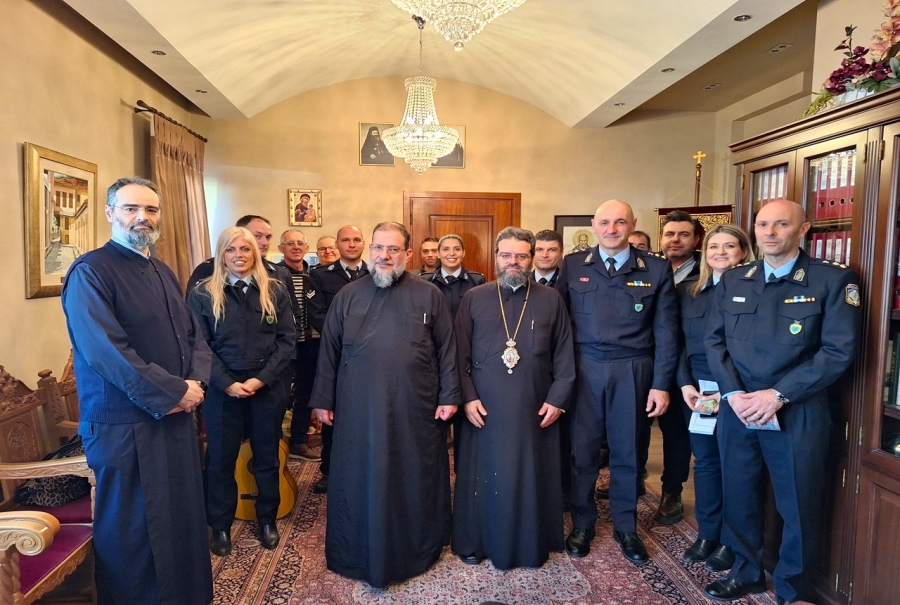 Ευχές και τα πρώτα κάλαντα των Χριστουγέννων στον Μητροπολίτη Μαρωνείας