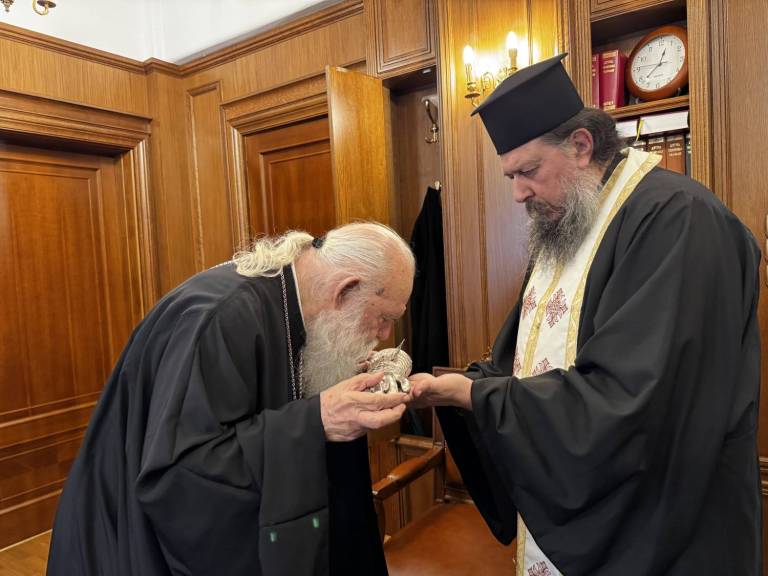 Archbishop Ieronymos venerates the relics of Saint Sophia of Kleisoura