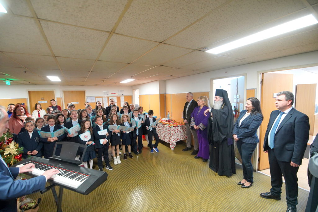 Ευχές και Κάλαντα στο Δικαστικό Μέγαρο Πειραιά από τον Πειραιώς Σεραφείμ και τα παιδιά των Εκπαιδευτηρίων της Μητροπόλεως