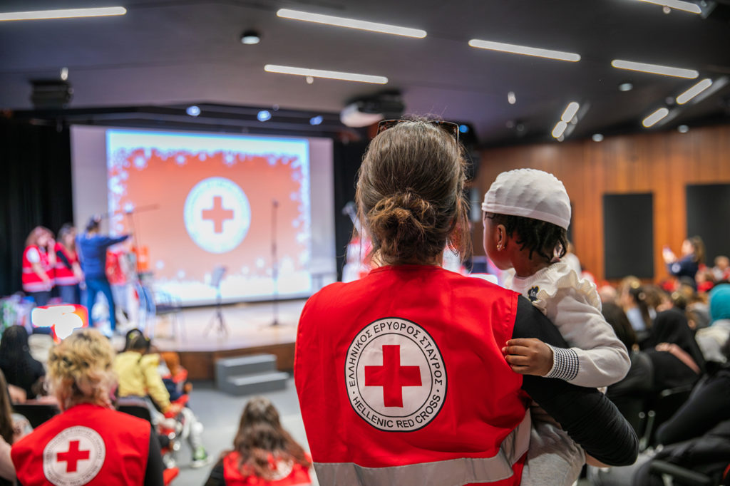 Ο Ελληνικός Ερυθρός Σταυρός διοργάνωσε εορταστική εκδήλωση για τα παιδιά ευάλωτων οικογενειών