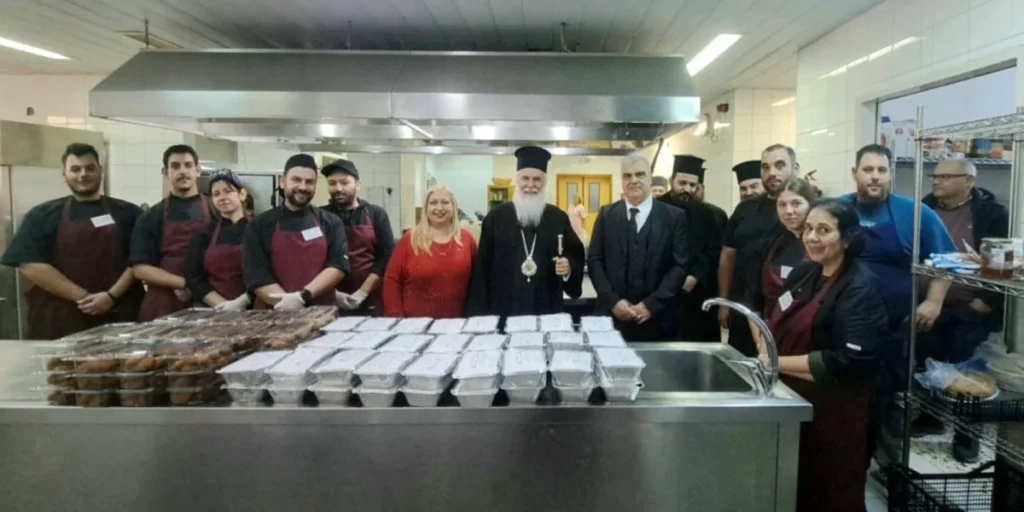 Διανομή εκατοντάδων γευμάτων αγάπης από την Ιερά Μητρόπολη Λήμνου